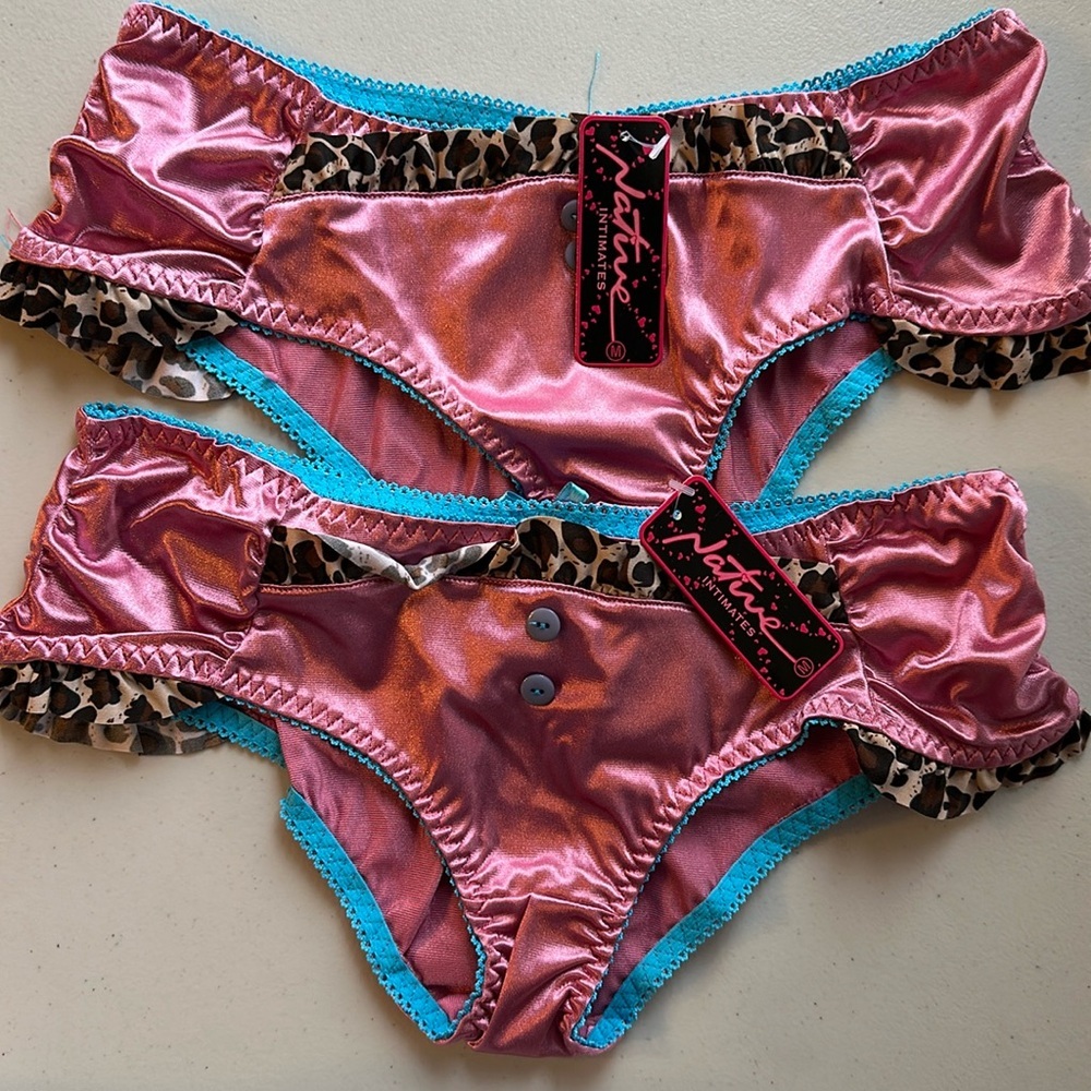 2 Women’s Panties.